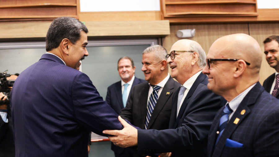 Presidente Maduro Instruye al Consejo Nacional de Economía a Trabajar en Sesión Permanente para Simplificar Trámites Administrativos