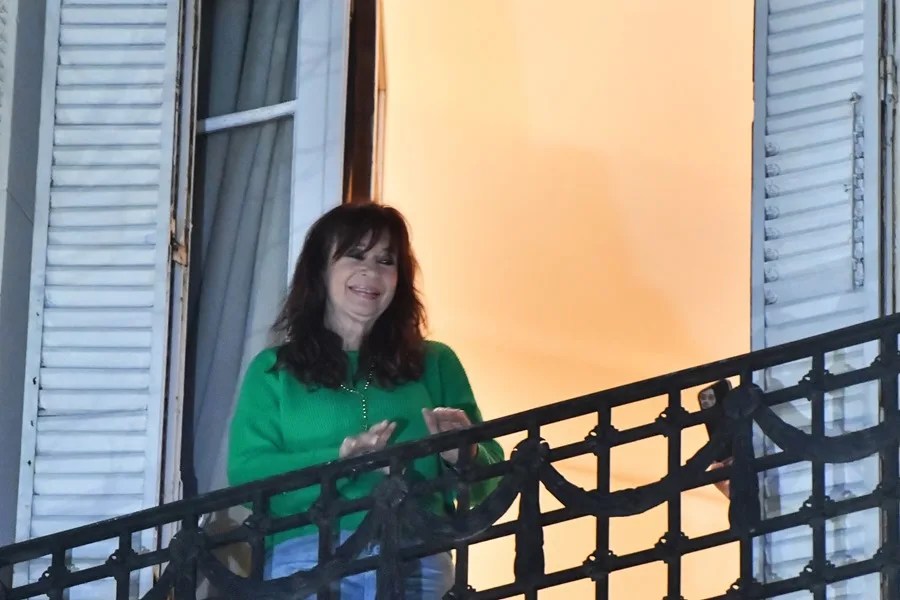 Cristina Fernández continúa ingresada por complicaciones en un cuadro de apendicitis