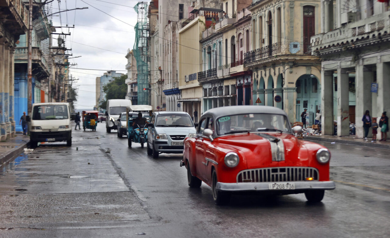 Estados Unidos Impone Nuevos Aranceles a Bienes de Países que Suministran Petróleo a Cuba