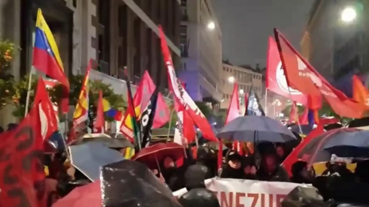 Italianos protestan frente a embajada de EE.UU. en Roma contra “agresión imperialista” a Venezuela