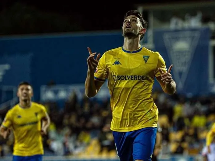 Alejandro Marqués firmó otro doblete con el Estoril