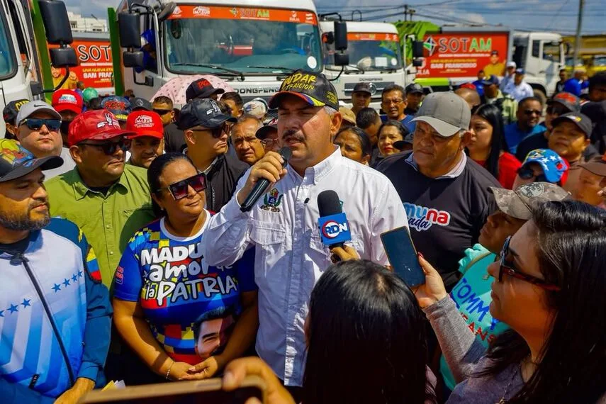 Gobernador Caldera entrega flota de 77 camiones para mejorar recolección de basura en San Francisco, Zulia