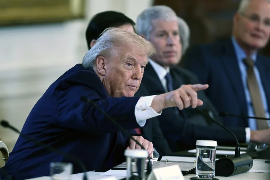 Trump Ofrece Garantías a Petroleras para Invertir en Venezuela e Invita a China y Rusia a Comprar su Crudo