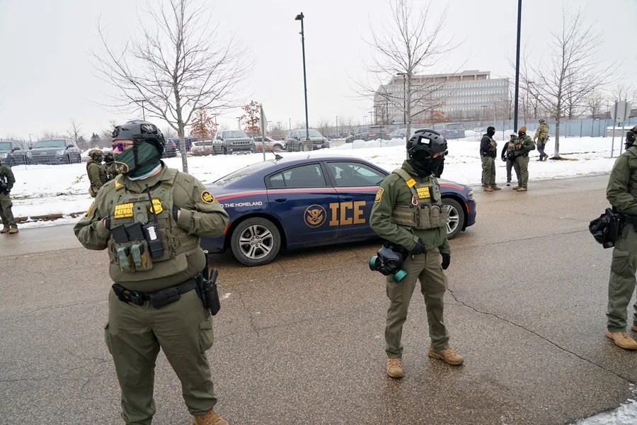 Agente del ICE que mató a una mujer en Mineápolis había sido arrastrado por un vehículo en una redada anterior