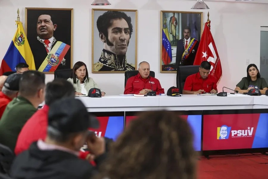 Dirigente chavista afirma que Venezuela está “en paz” y anuncia movilización para exigir liberación de Maduro