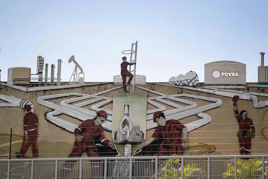 Trump dice que su país podría gobernar Venezuela y extraer su petróleo durante años