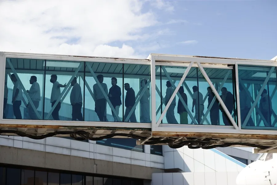 Venezuela Recibe Primer Vuelo de Migrantes Deportados por EE.UU. Tras Captura de Maduro