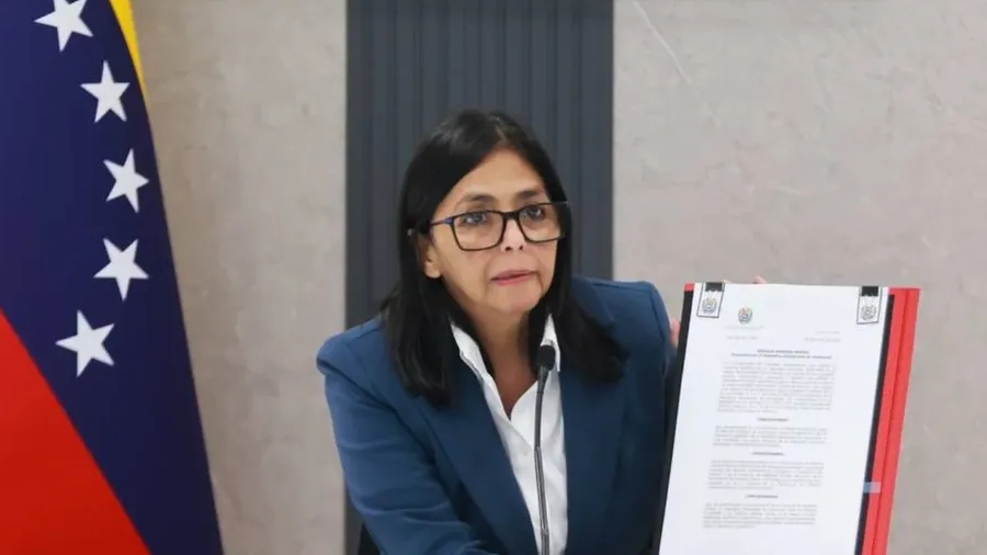 Venezuela activa Estado de Conmoción Exterior tras ataques de EE.UU. y exige liberación de Maduro y Flores