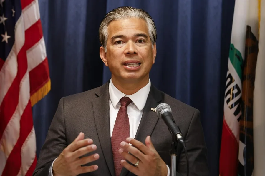 California presenta demanda contra la Administración Trump por reactivación de perforaciones petroleras en sus costas