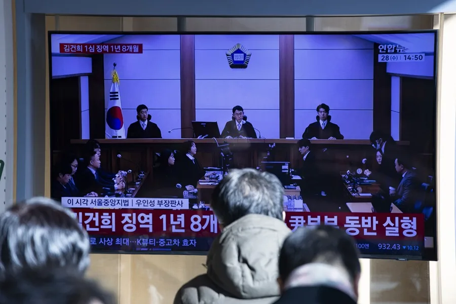 La ex primera dama de Corea del Sur, Kim Keon-hee, condenada a casi 2 años de prisión por corrupción