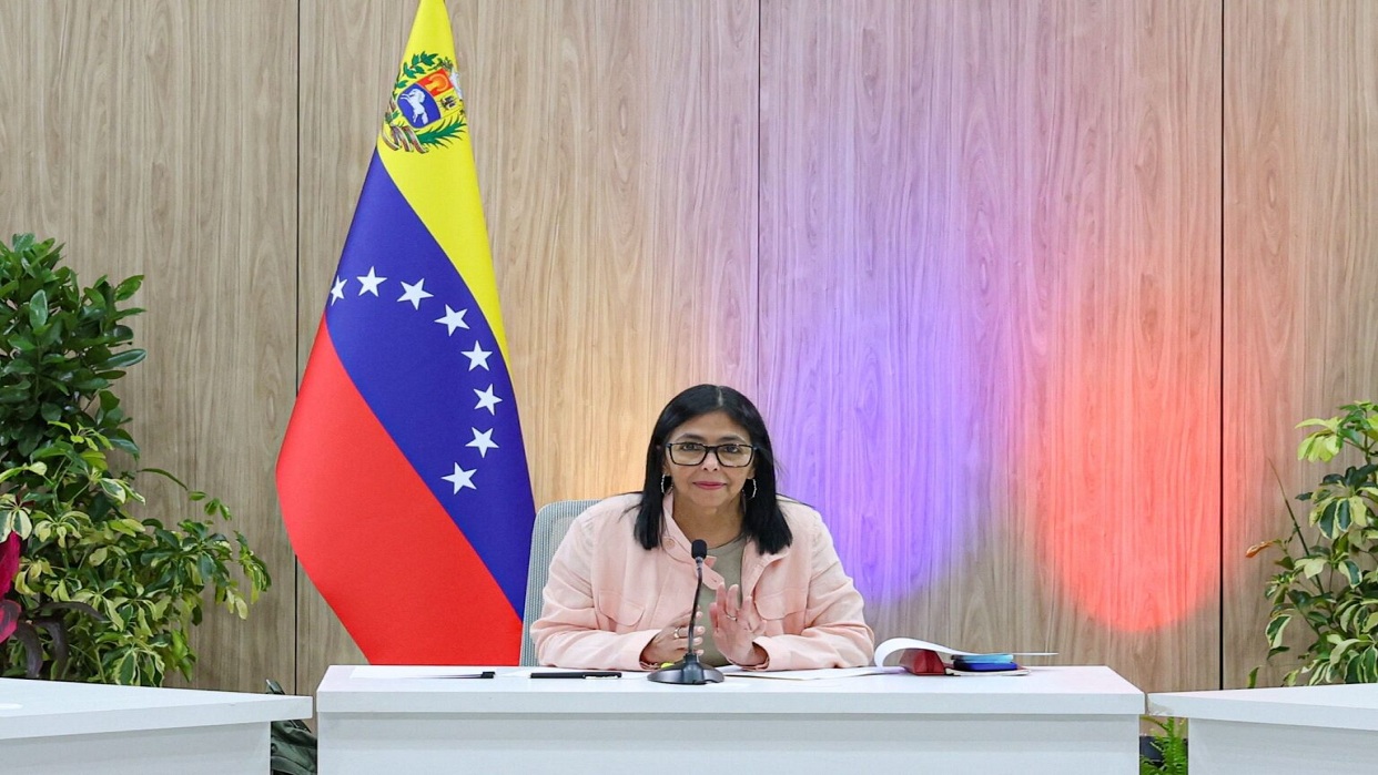 Delcy Rodríguez completa su primera semana al frente de Venezuela en medio de presiones y negociaciones con EE.UU.