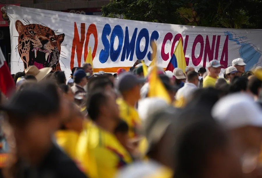 Cientos responden al llamado de Petro y se movilizan en Colombia contra las amenazas de Trump a la soberanía
