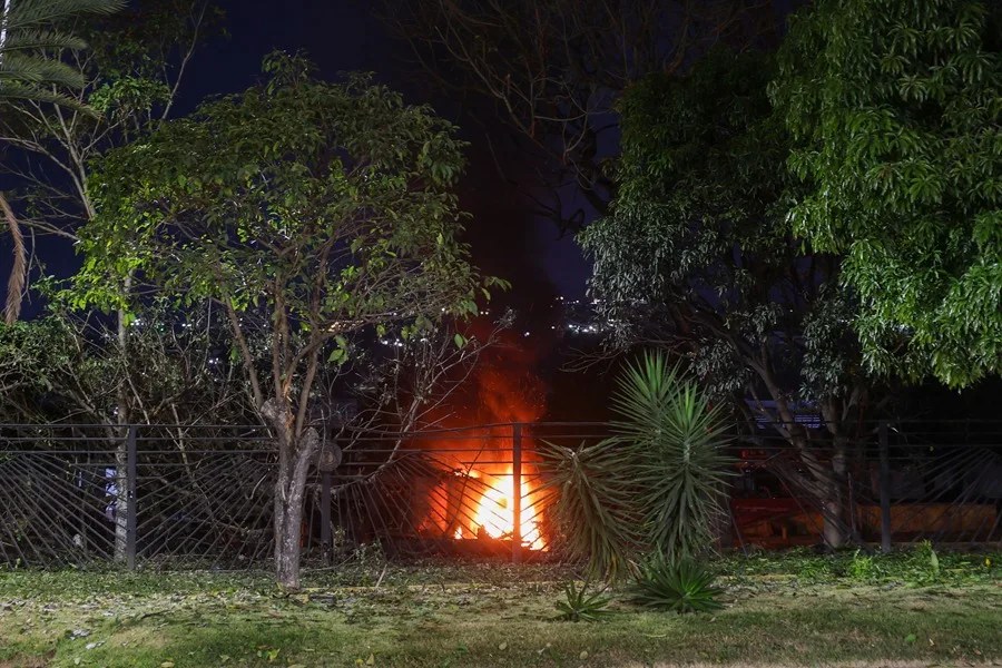 EXPLOSIONES Y FUEGO EN BASE AÉREA DE CARACAS: MADURO DECLARA ESTADO DE CONMOCIÓN EXTERIOR TRAS DENUNCIAR ATAQUE DE EE.UU.