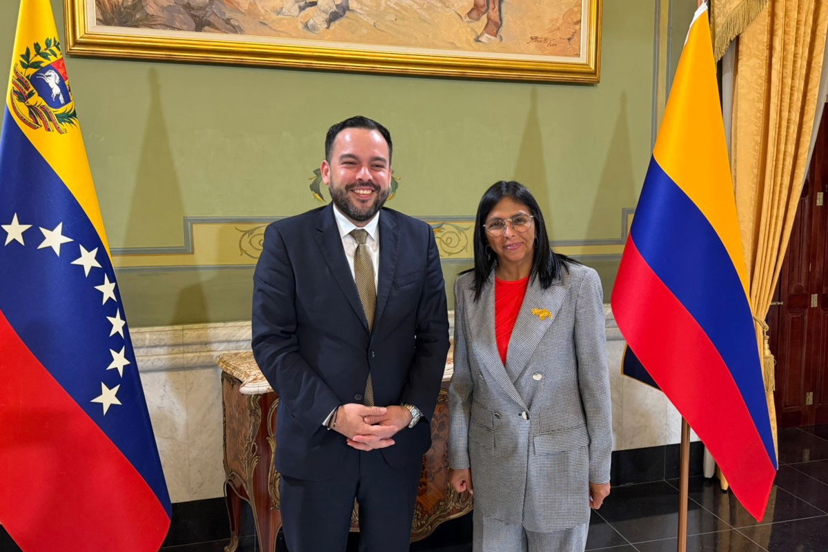 Delcy Rodríguez y el ministro de minas y energía de Colombia dialogan sobre cooperación bilateral en Caracas