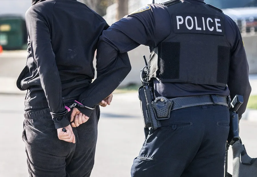 Tribunal de Apelaciones de EE.UU. Avala Política de Detención de Migrantes Indocumentados sin Derecho a Fianza