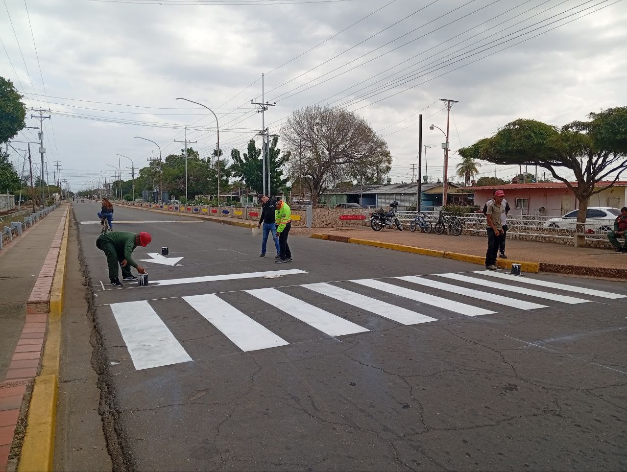 INTT y Guardia del Pueblo ejecutan demarcación vial en plantel educativo de Simón Bolívar para proteger a los estudiantes