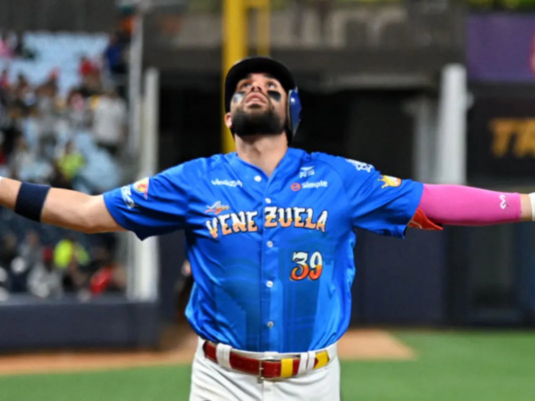 Renato Núñez Brilla en la Serie de las Américas y Lleva a Venezuela a la Final