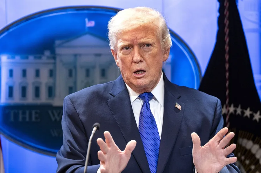 Trump anuncia incremento de arancel global al 15% tras fallo del Tribunal Supremo