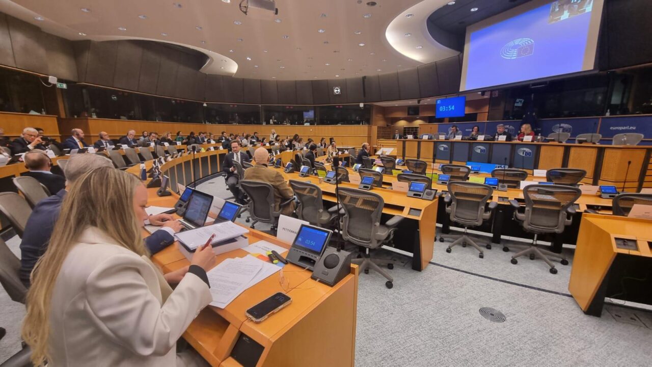 Parlamento Europeo avanza en la confiscación de activos de 69 jerarcas del chavismo para indemnizar a víctimas de la dictadura venezolana