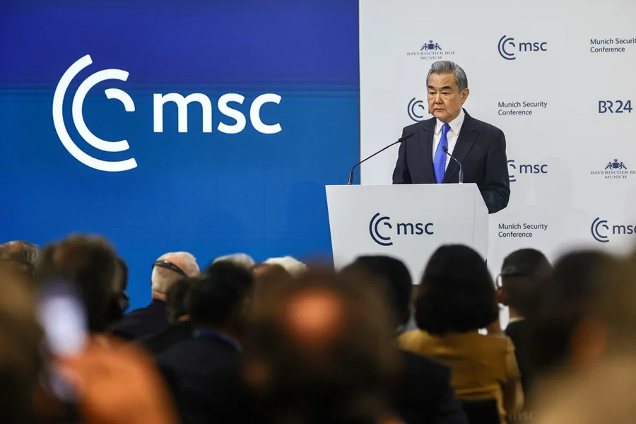 Si EEUU cruza líneas rojas como Taiwán, provocará un conflicto con China, advierte Wang Yi, ministro de Exteriores