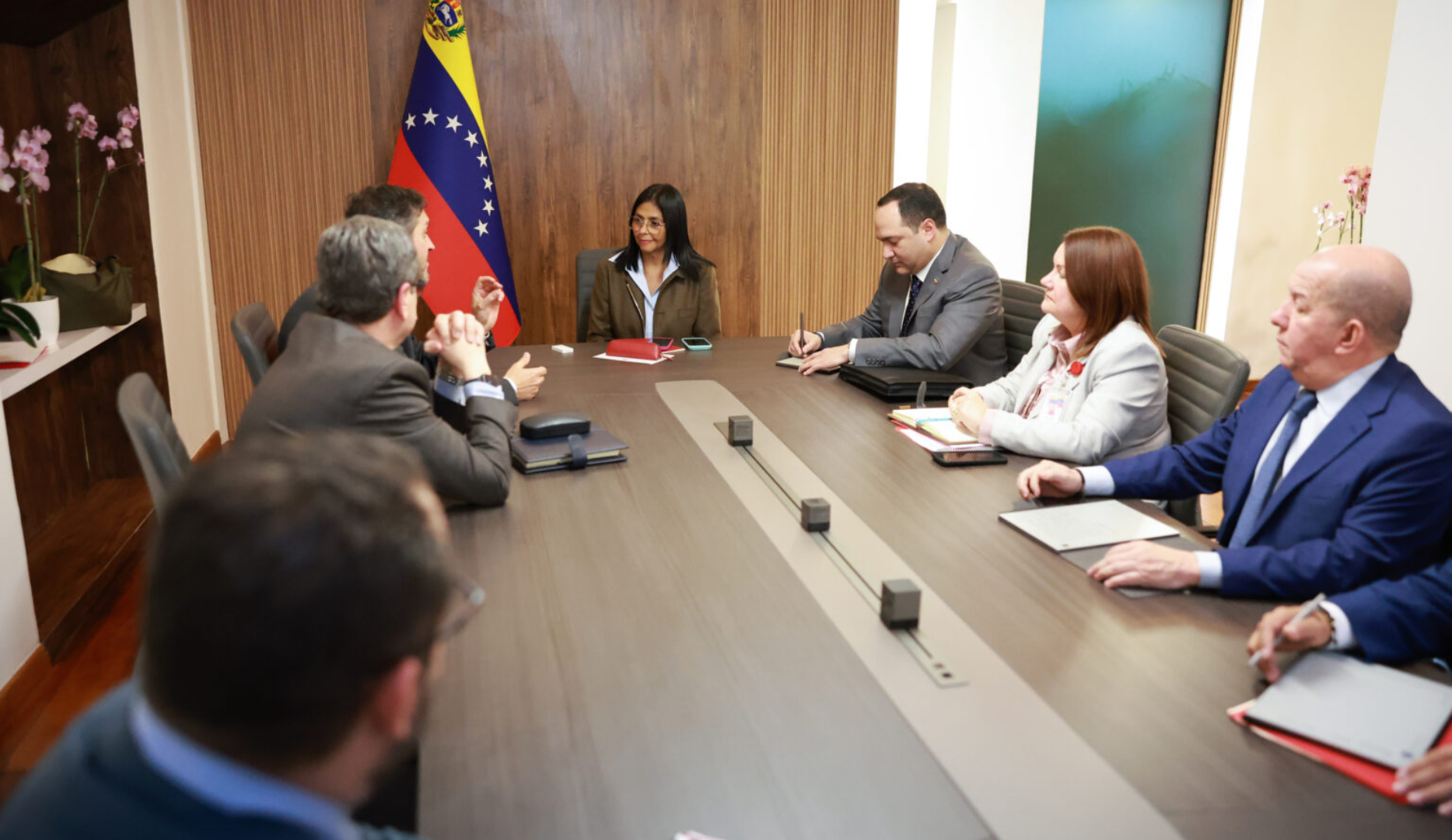 Repsol muestra disposición para invertir en la industria petrolera de Venezuela