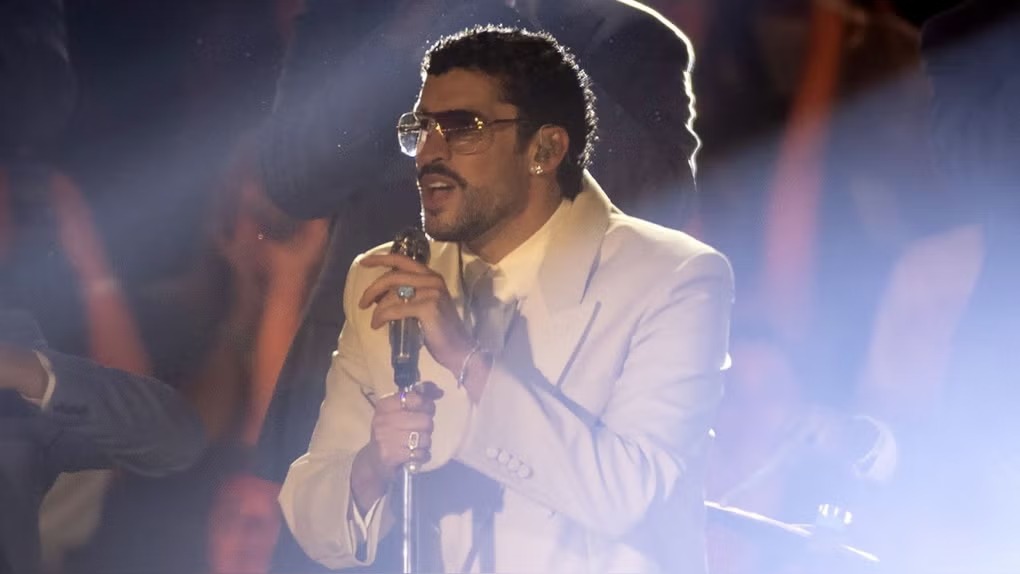 Bad Bunny brilla en los Premios Lo Nuestro 2026: Un tributo a la resiliencia de los inmigrantes