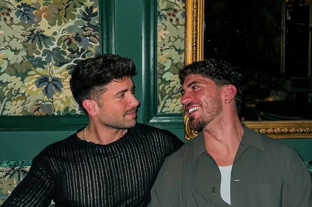 Pablo Alborán y Juan Sesma confirman su romance en redes sociales