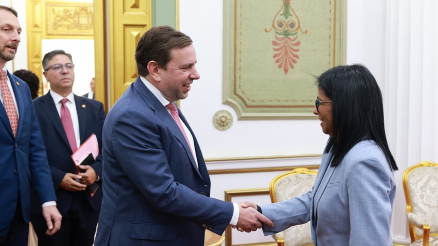 Reunión en Miraflores: Delcy Rodríguez y directivos de Shell evaluaron proyectos gasíferos en Venezuela