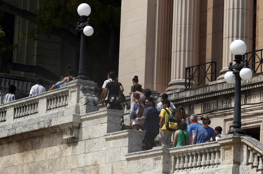 Estudiantes universitarios cubanos expresan sus reclamos al Ministro de Educación Superior sin obtener respuestas concretas