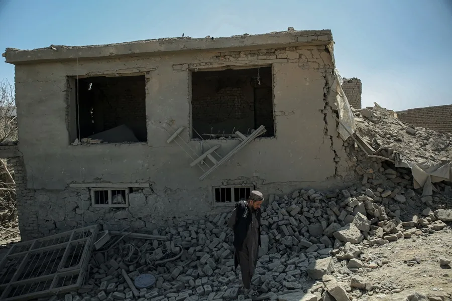 Los Talibanes amenazan con represalias tras bombardeo aéreo de Pakistán en Kabul que deja 400 Muertos