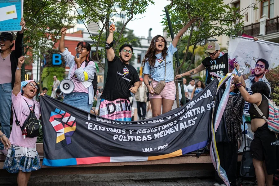 Primera marcha trans y no binaria en Perú: “Existimos y resistimos” frente a la estigmatización y la discriminación