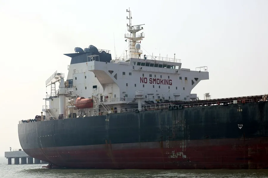 Irán aprueba proyecto de ley para cobrar peaje en el Estrecho de Ormuz y limitar el tránsito de buques de EE. UU. e Israel