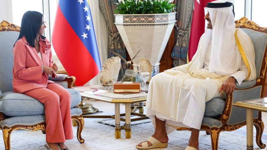 Delcy Rodríguez expresa solidaridad con el Emir de Qatar y aboga por el diálogo y la diplomacia en el Medio Oriente