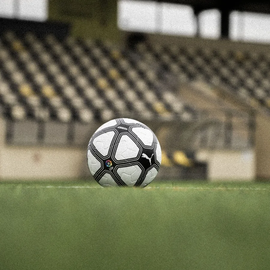 La liga lanza un balón “Retro” para celebrar la historia del fútbol en la primera “Jornada Retro”