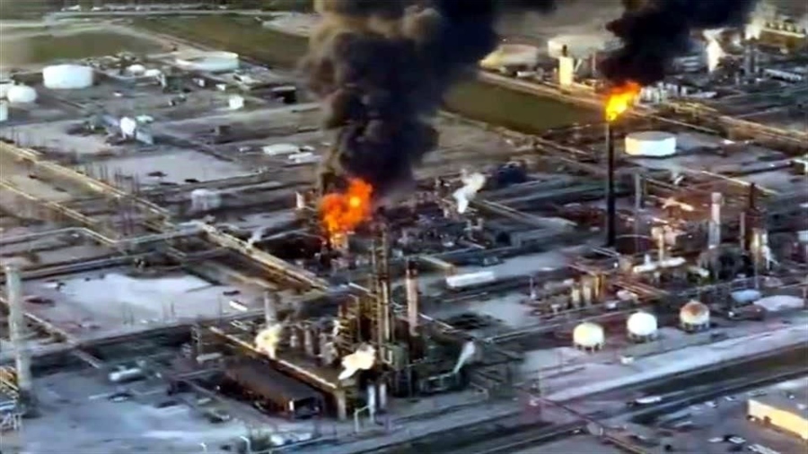Explosión en refinería de Texas: Residentes advierten a mantenerse en casa