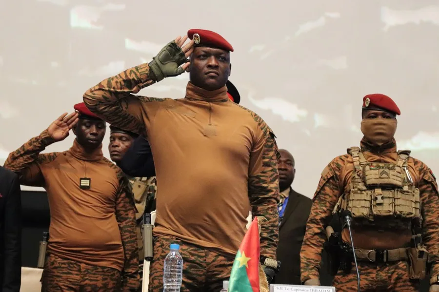 El Presidente de Burkina Faso prioriza la seguridad y rechaza la democracia impuesta por Occidente