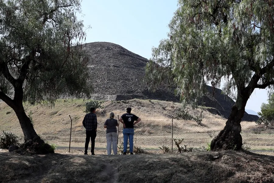 Turistas y comerciantes denuncian falta de seguridad en Teotihuacán tras tiroteo que dejó una canadiense muerta y 13 heridos