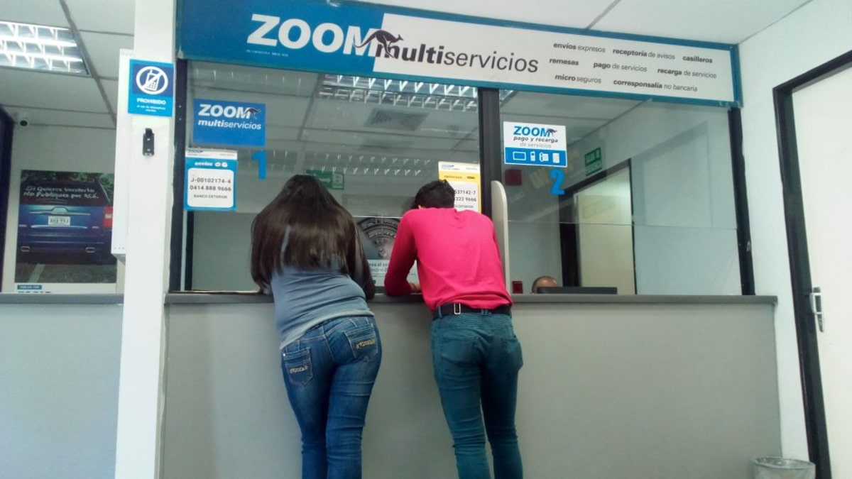 Usuarios de Zoom en Charallave protestan por irregularidades en entrega de remesas: denuncian manejo discriminatorio de dólares en efectivo