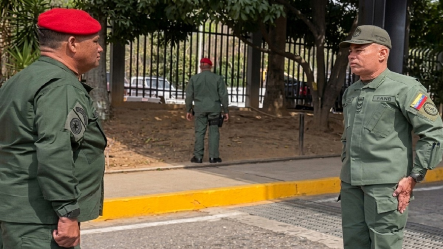 Fortalecimiento del apresto operacional del ejército: Ministro de Defensa lidera reunión estratégica