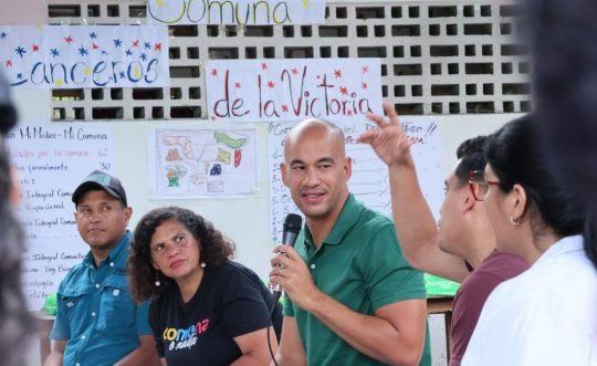 Ministro Héctor Rodríguez aboga por consenso para mejorar los sueldos de los docentes en Venezuela