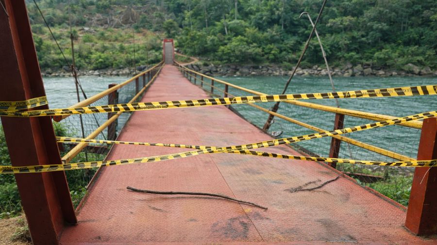 Puente colapsa durante su inauguración en Bagadó, Chocó, y deja ocho heridos; Alcaldía denuncia posible sabotaje ante la Fiscalía