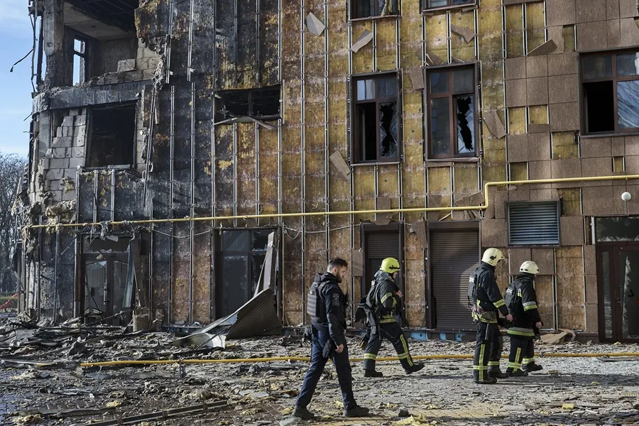 Al menos cinco muertos en impactante ataque diurno de Rusia contra Ucrania